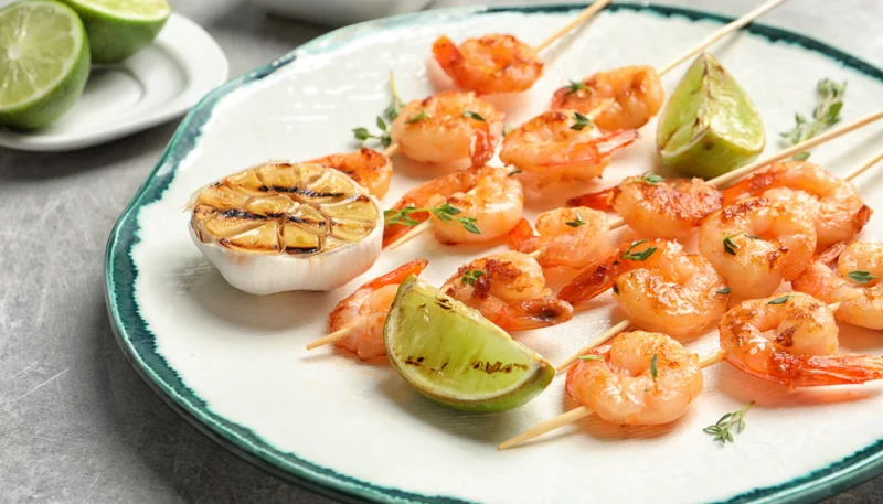 🍤🍋 Brochettes de crevettes grillées au citron vert et ail