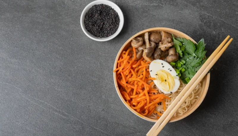 🍜 Bol de nouilles asiatiques aux légumes