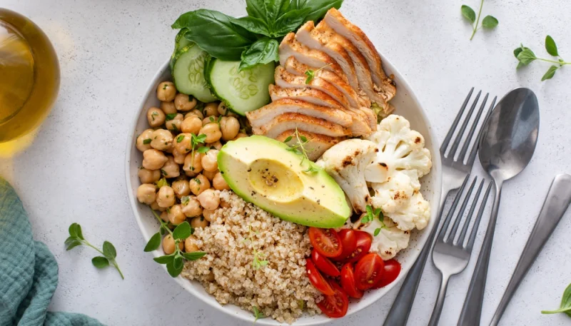 🥗 Bowl quinoa poulet et légumes healthy