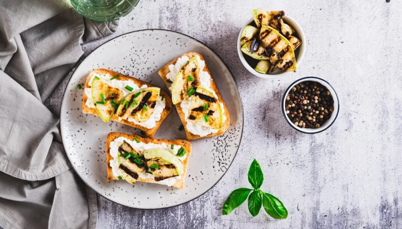 🍞 Tartines courgettes grillées et fromage frais