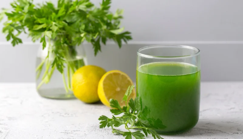 🥬 Jus vert détox au persil, citron et concombre