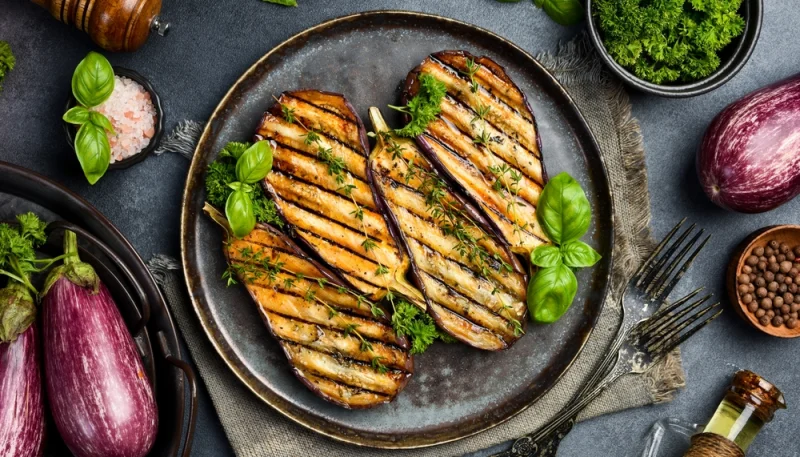 🍆 Aubergines grillées à l’ail et aux herbes