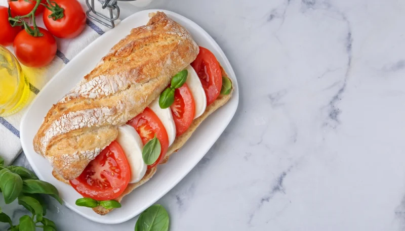 🥪 Sandwich caprese tomate mozzarella basilic