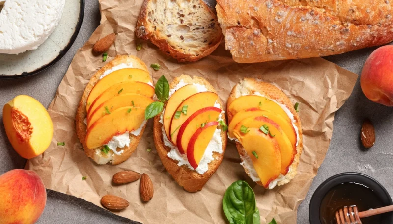 🍑🥖 Tartines ricotta, pêche et miel