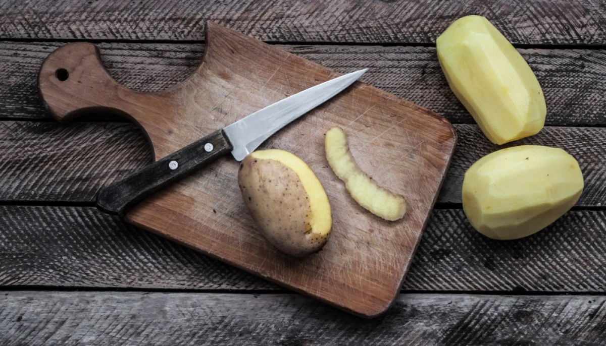 Comment éviter que les pommes de terre noircissent après épluchage ?