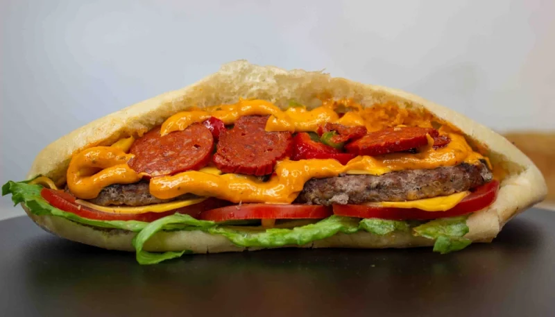 🌯 Pain pita garni au steak, chorizo et sauce crémeuse
