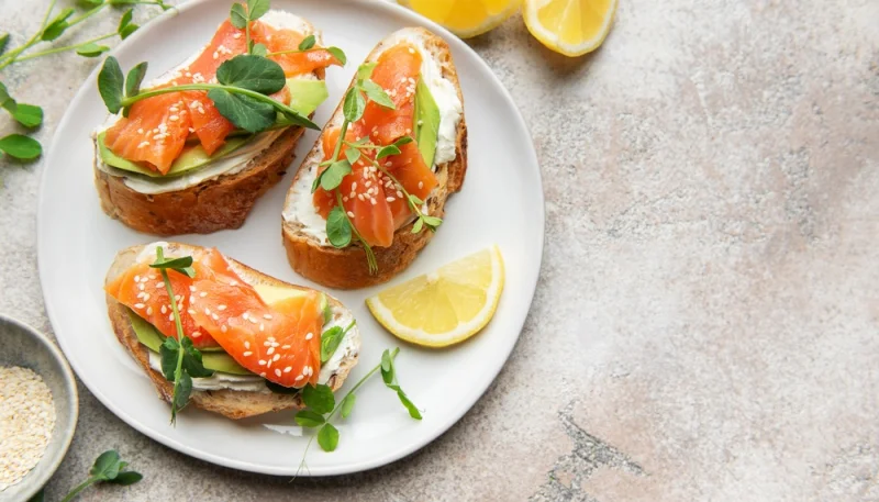 🥑 Tartines au saumon fumé, avocat et fromage frais