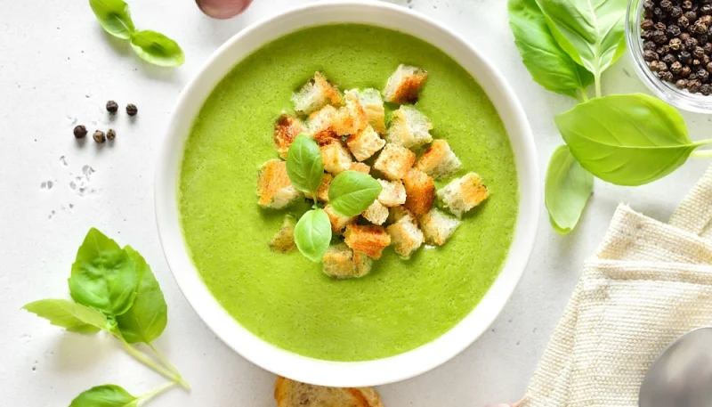 🥬 Velouté vert au basilic et croûtons dorés