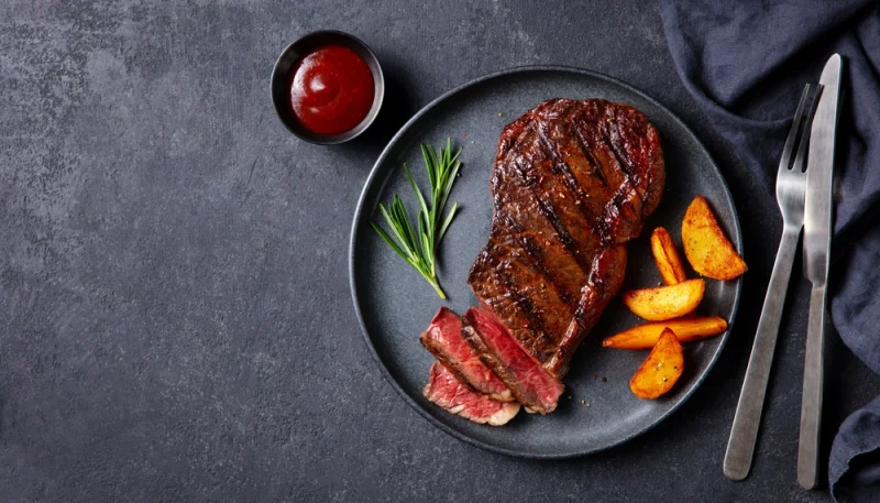 🥩 Steak grillé aux pommes de terre dorées