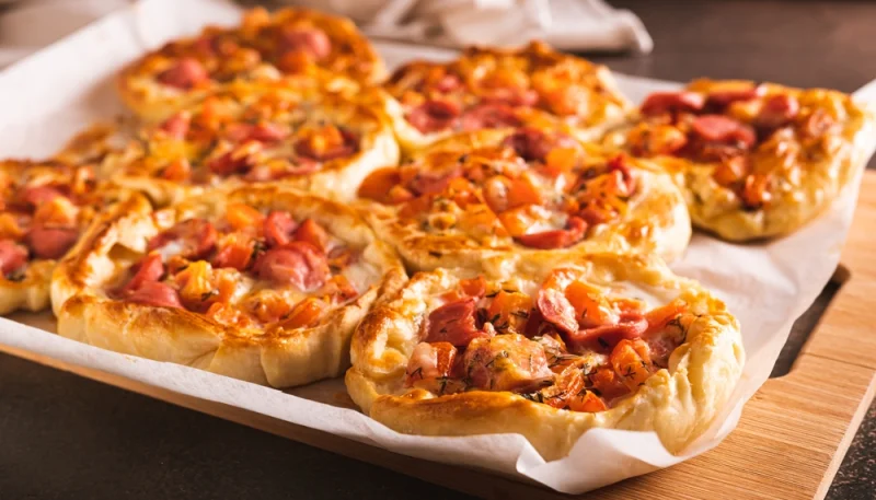 🥐 Mini-tartelettes feuilletées aux saucisses et fromage