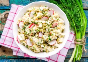 Salade de pommes de terre aux harengs fumés