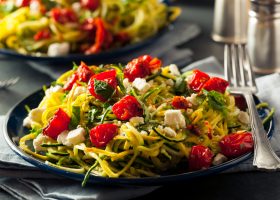 Spaghettis aux courgettes et à la feta