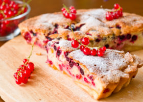 Moelleux aux groseilles et aux amandes
