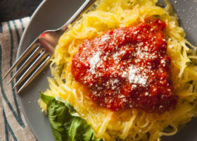 Courge spaghetti à la sauce tomate